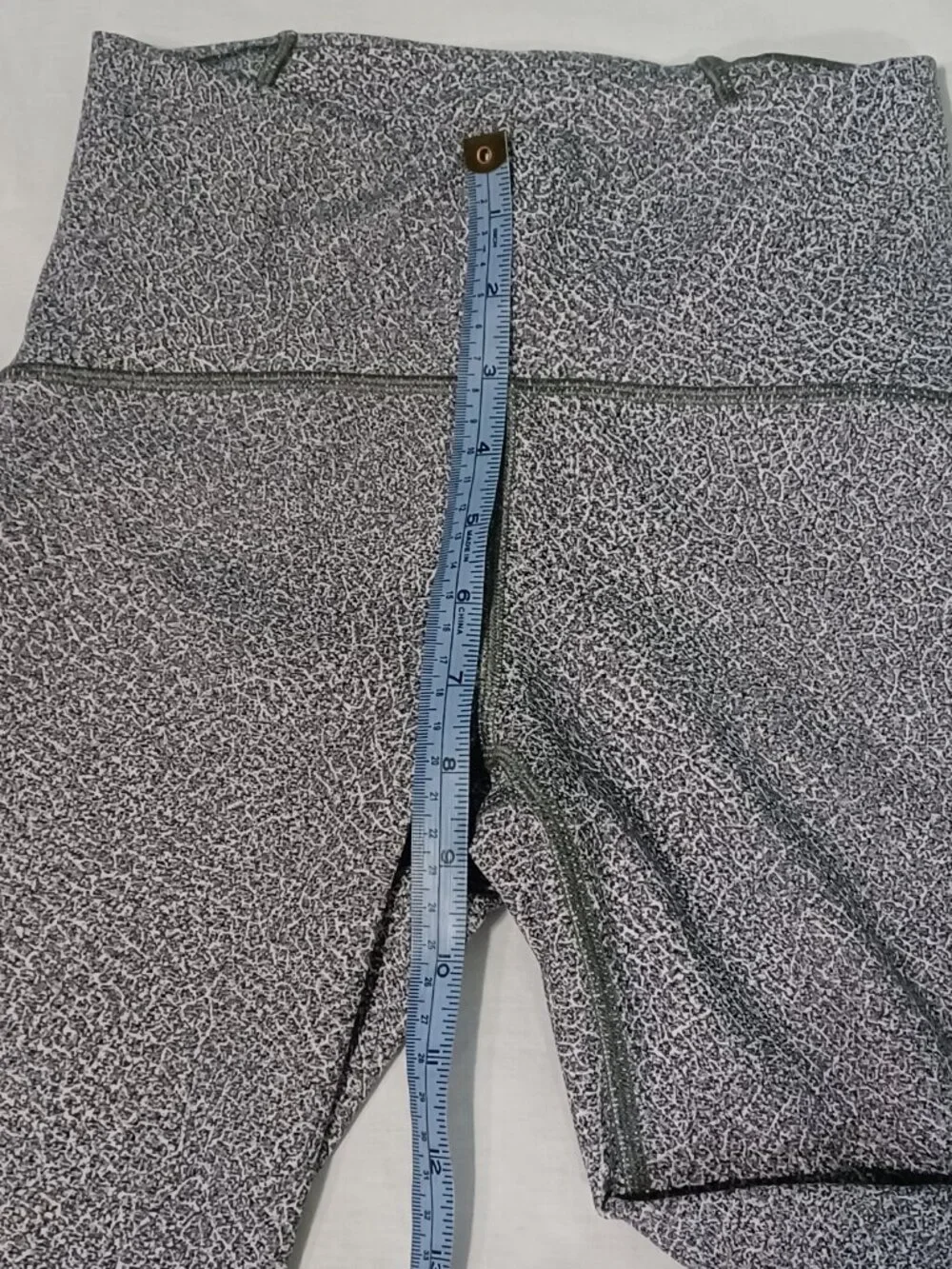 Lululemon Crop Leggings Women's Size 4 Gray Black Mesh Athletic Yoga Pants